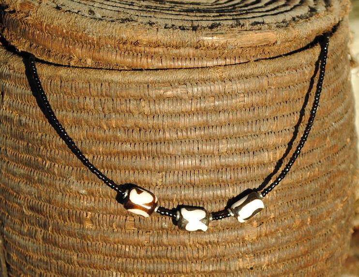 25053 Bone necklace